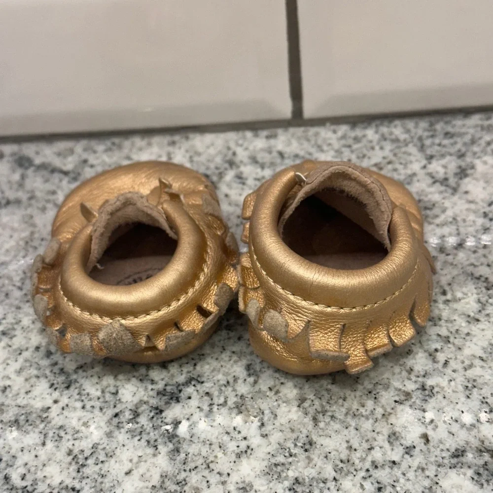 Freshly Picked Size 1 Rose Gold Metallic Leather Baby Moccasins Crb shoes‎ Soft